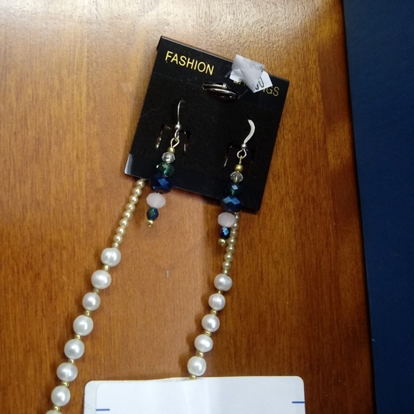 Crystal bead necklace. Puka shells. W/ earrings - Picture 2 of 2